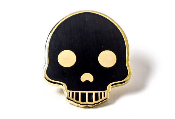 Black skull pin with gold